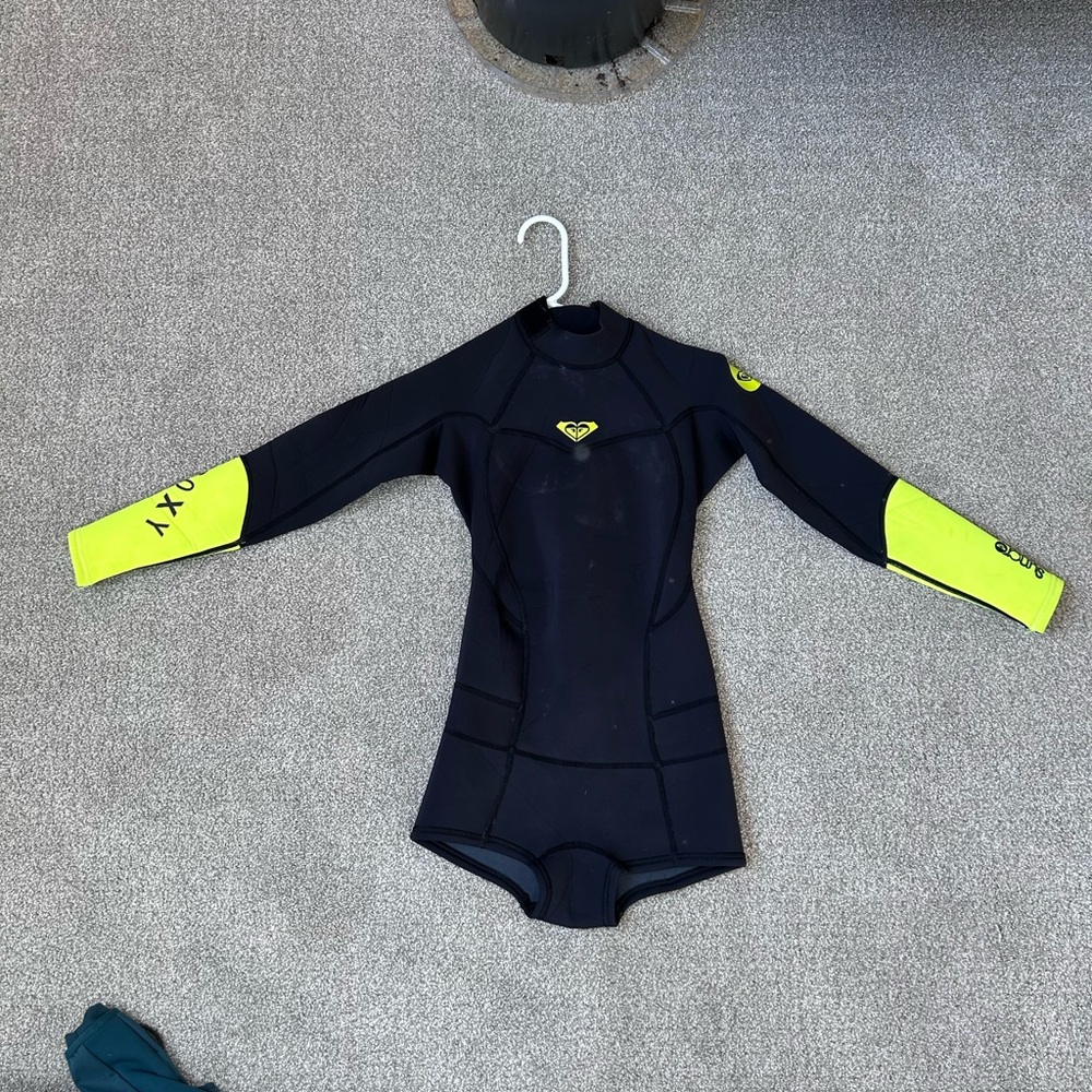 Roxy shortie wetsuit EUC Size 4